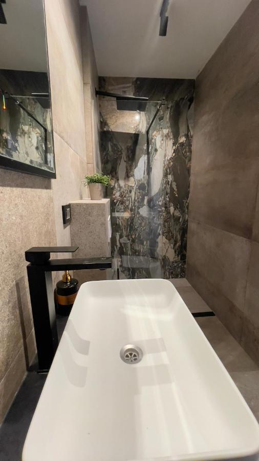 Floral Inn 普里什蒂纳 外观 照片